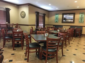 Free daily continental breakfast - Mountain Inn & Suites (Flat Rock)