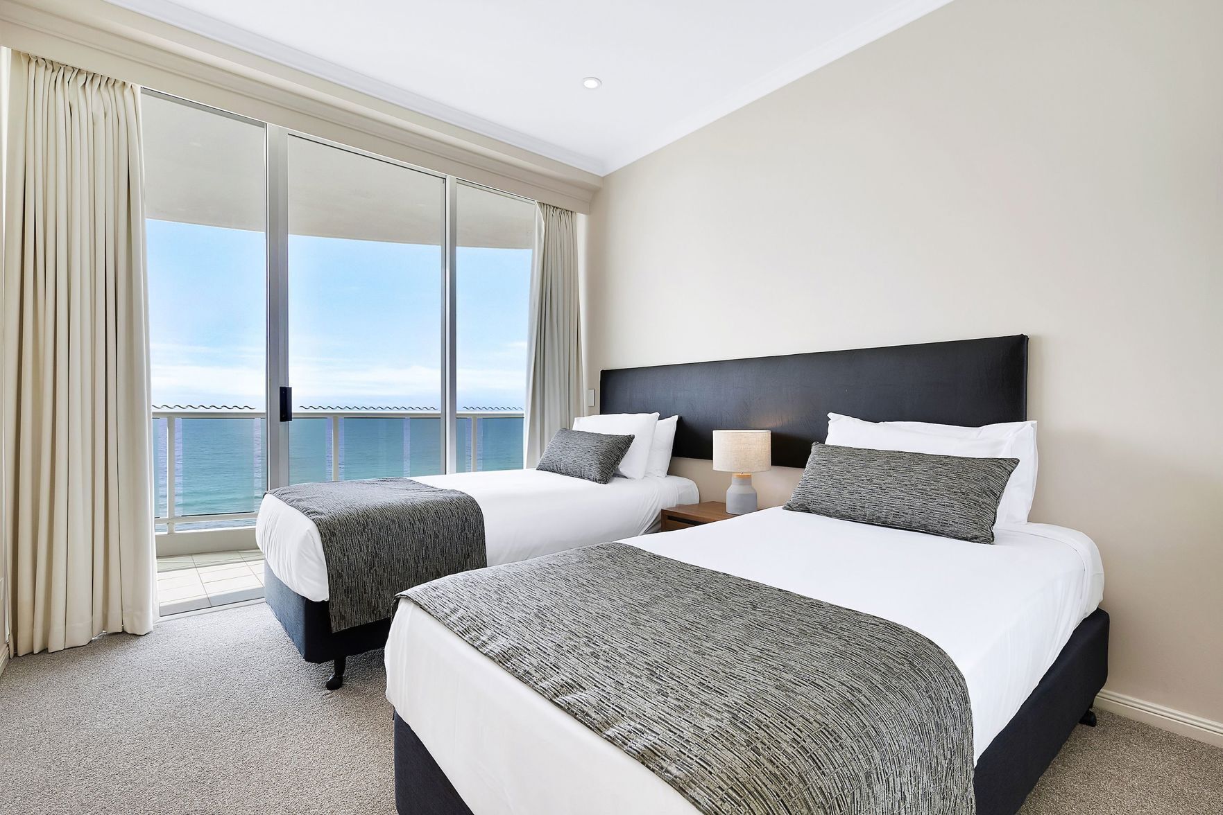 Didekorasi berbeda-beda dan dilengkapi dengan perabotan berbeda-beda