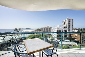 Apartament, 3 dormitoris, terrassa | Vista de la platja o del mar