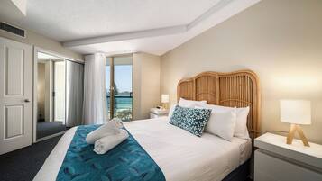 Apartment, 2 Schlafzimmer (2 Bedroom Ocean) | Individuell dekoriert, individuell eingerichtet, Bügeleisen/Bügelbrett