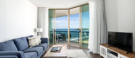 One Bedroom Rooftop | Living area