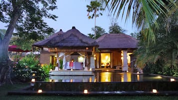 Suite Villa | 1 habitación, minibar y caja de seguridad en la habitación