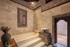 Suite, River View | Bathroom | Free toiletries, hair dryer, bathrobes, bidet - Arma Museum & Resort (Ubud)