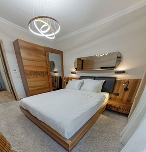 Minibar, coffres-forts dans les chambres, bureau