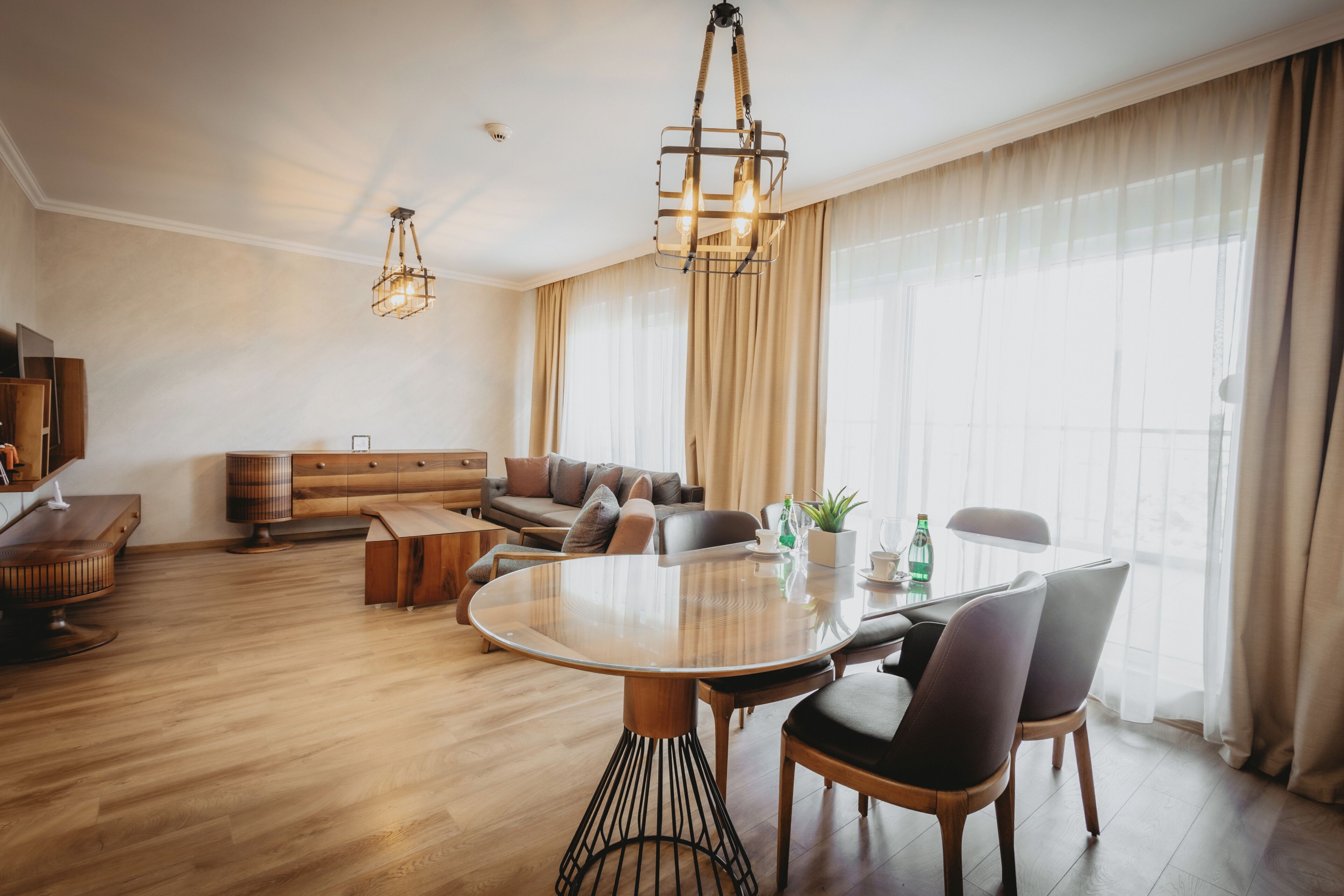 Luxury Suite | Minibar, in-room safe, desk, laptop workspace