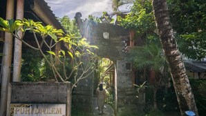 Front of property - Puri Dalem Cottages (Ubud)