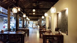 Breakfast, lunch and dinner served - Puri Dalem Cottages (Ubud)