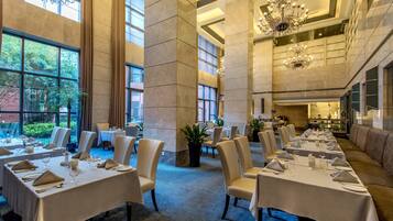 Breakfast, lunch, dinner served; local and international cuisine