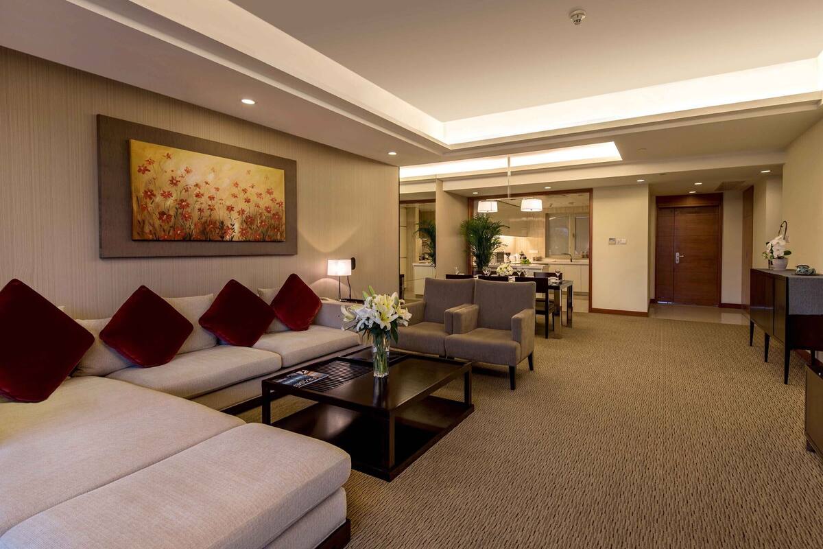 Premium bedding, in-room safe, desk, blackout curtains