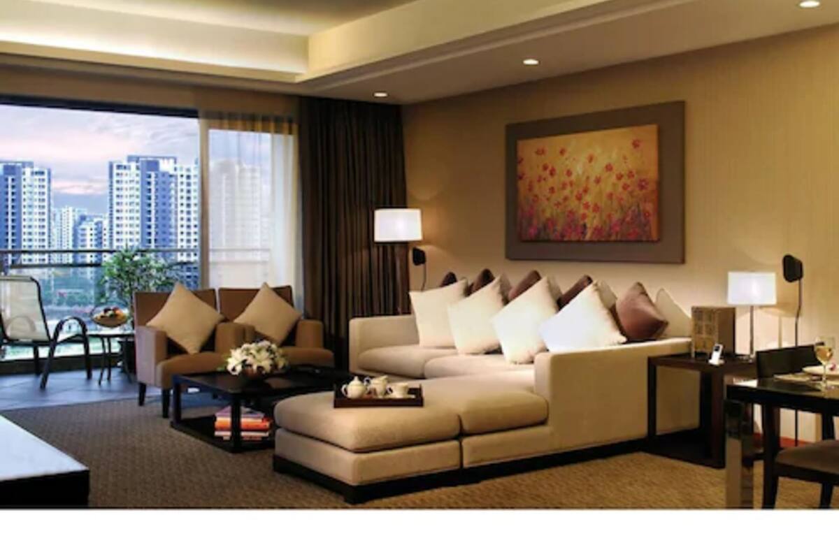 Premium bedding, in-room safe, desk, blackout curtains