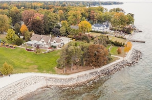 A large waterfront property with a spacious lawn, a dock, and a stone retaining wall. - Staybridge Suites Oakville by IHG (Oakville)
