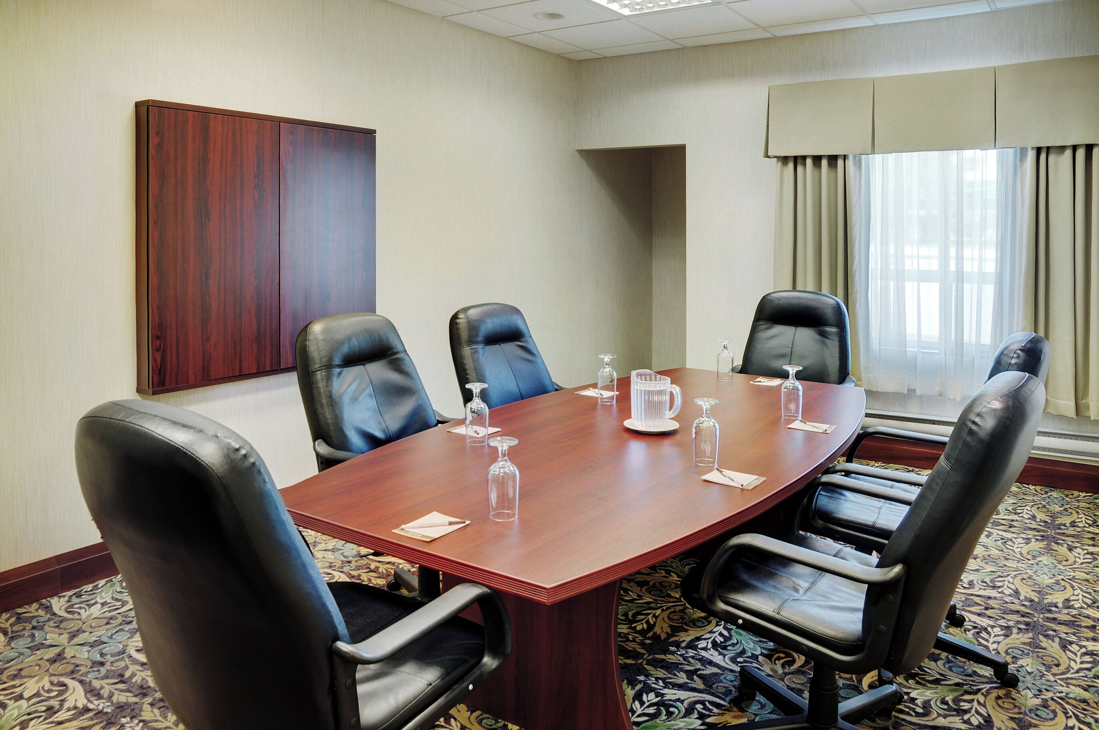 Photo - Staybridge Suites Oakville by IHG