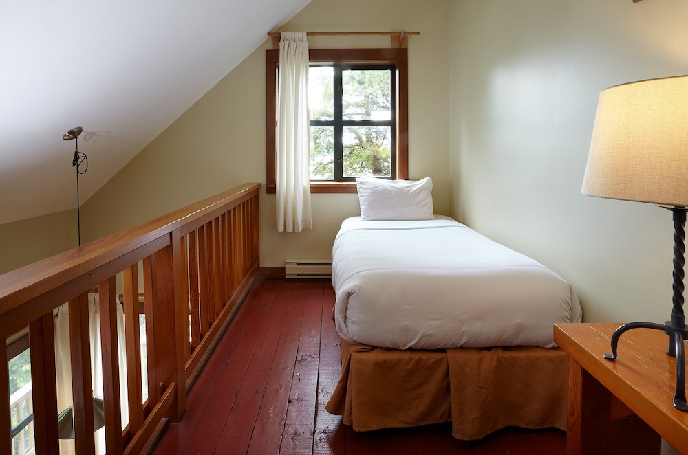 Middle Beach Lodge by null