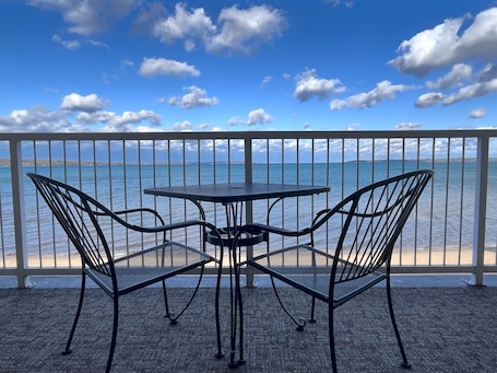 Condo, 2 quartos, para não fumantes, vista para a praia | Terraço/pátio. Pinestead Reef Resort