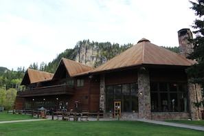 Property grounds - Spearfish Canyon Lodge (Lead)