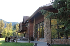 Front of property - Spearfish Canyon Lodge (Lead)