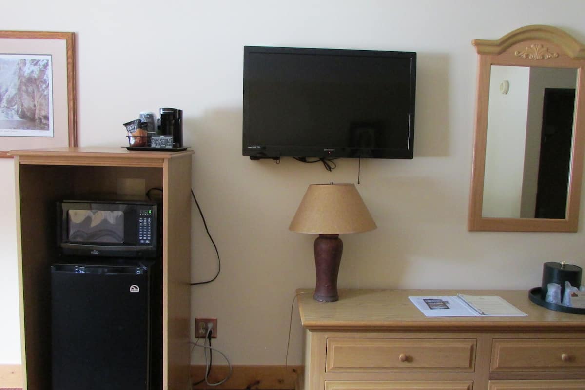 standard room | 2 bedrooms, pillow-top beds, iron/ironing board, free cots/infant beds