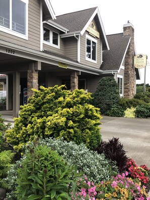 Front of property - River House Inn, a Baymont by Wyndham (Florence)