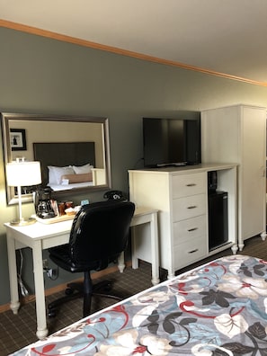 Standard Room, 2 Queen Beds, Courtyard Area