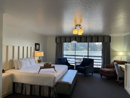 Studio Suite, 1 King Bed, Non Smoking, River View | Individually furnished, desk, iron/ironing board, free WiFi
