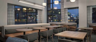 奥马哈市区希尔顿欣庭酒店