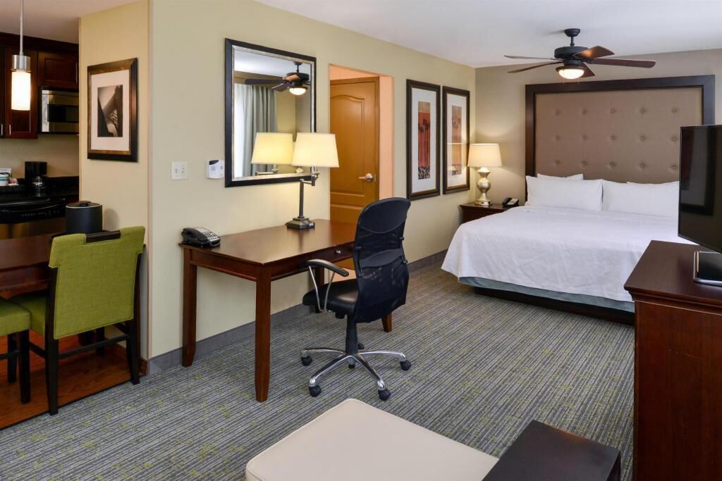 Premium bedding, in-room safe, desk, laptop workspace