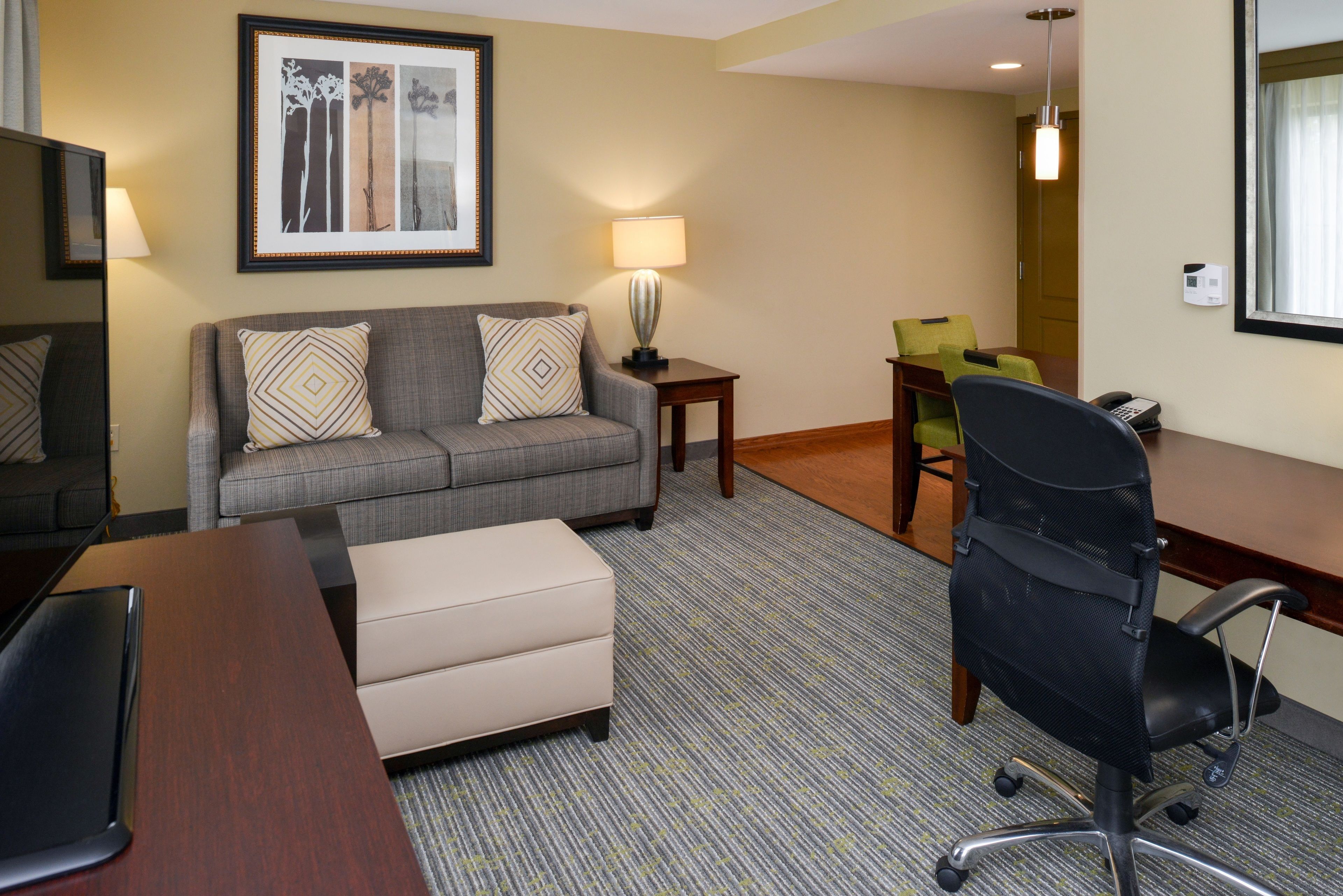 premium bedding, in-room safe, desk, laptop workspace