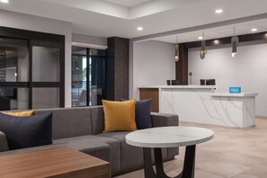 Reception - Homewood Suites by Hilton Fresno (Fresno)