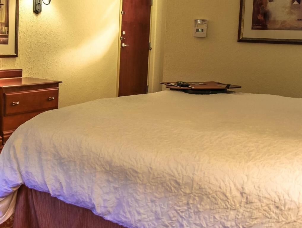 In-room safe, iron/ironing board, WiFi, bed sheets