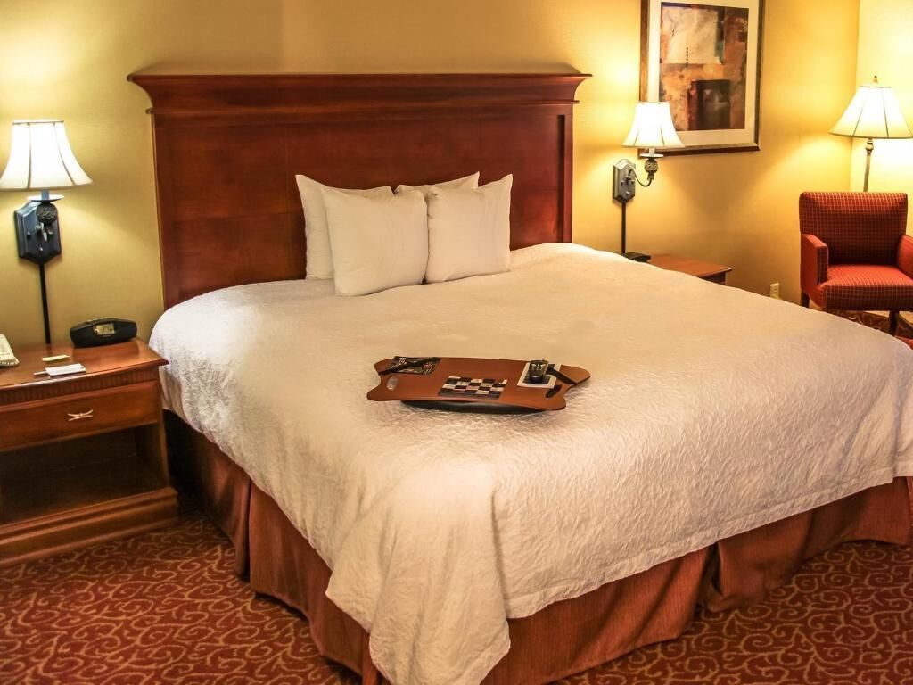 In-room safe, iron/ironing board, WiFi, bed sheets