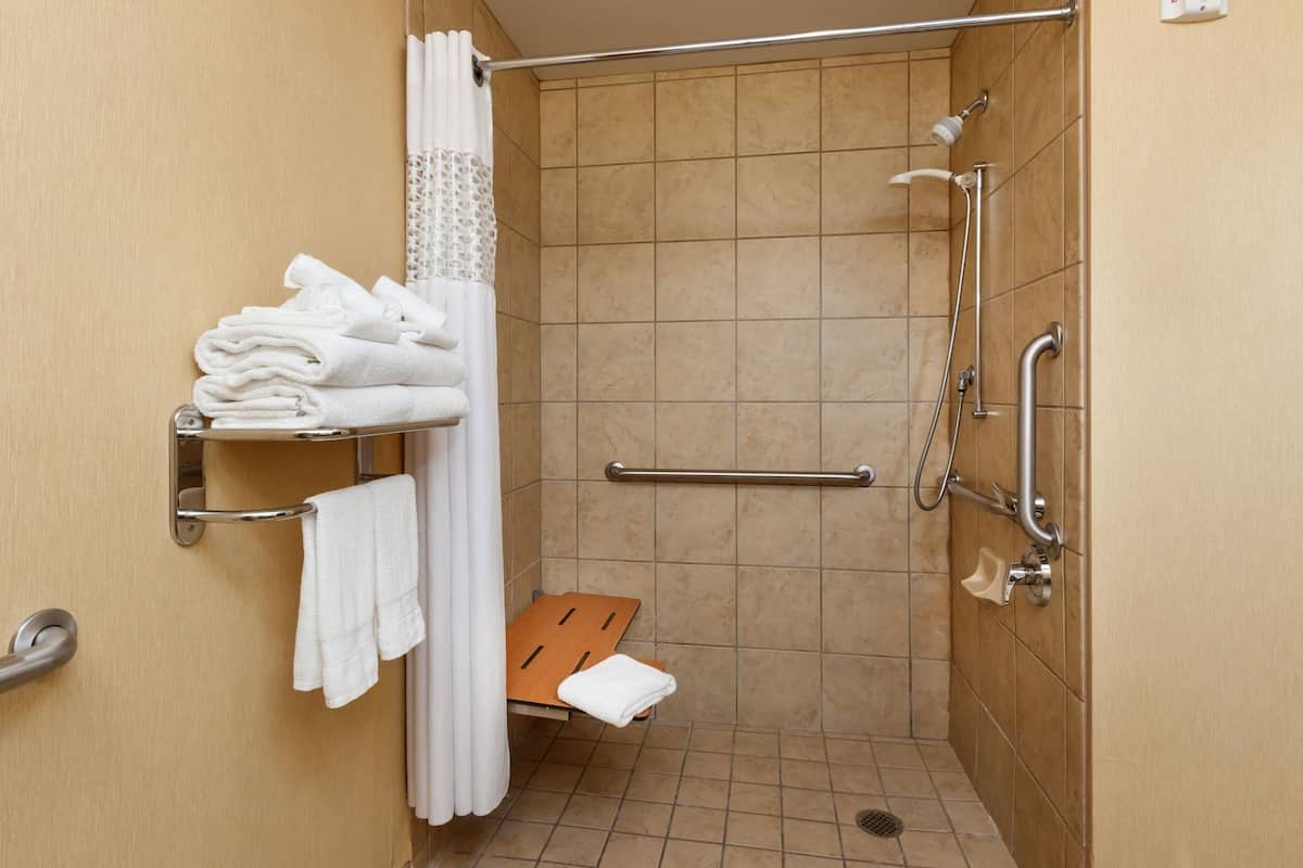 Salle de bain | Articles de toilette (gratuits), séchoir à cheveux, serviettes fournies