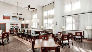 Tägliches inbegriffenes Frühstücksbuffet