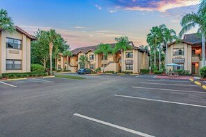Parking - Alhambra Villas (Kissimmee)