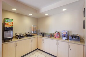 Tägliches inbegriffenes kontinentales Frühstück
