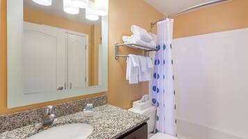 Combined shower/bathtub, hair dryer, towels