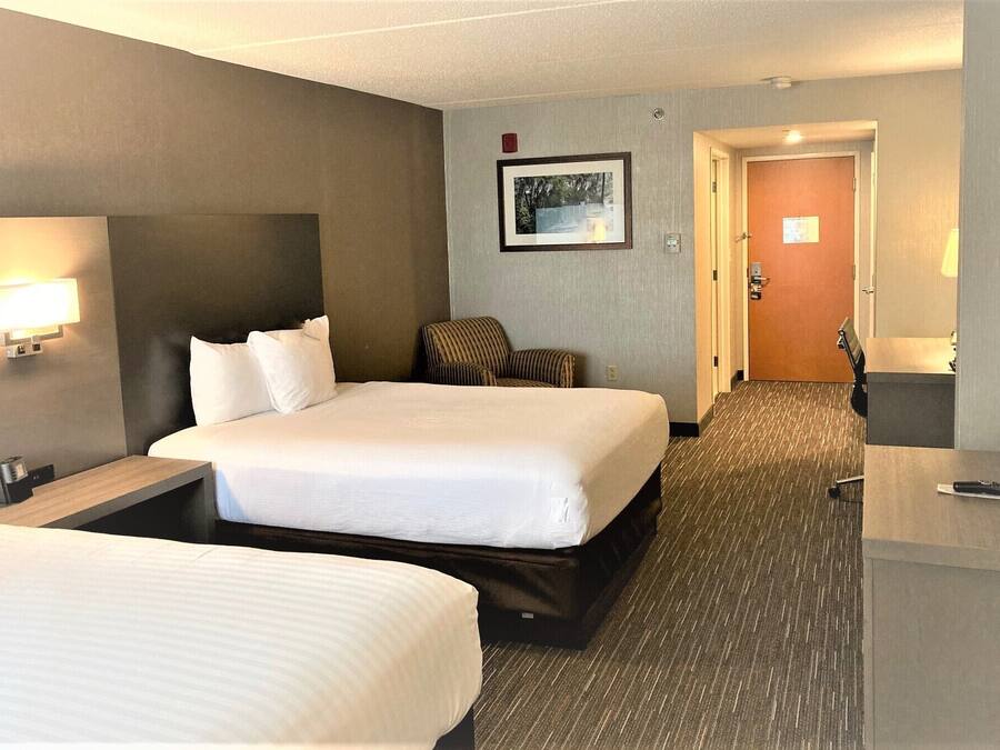 In-room safe, desk, iron/ironing board, free WiFi