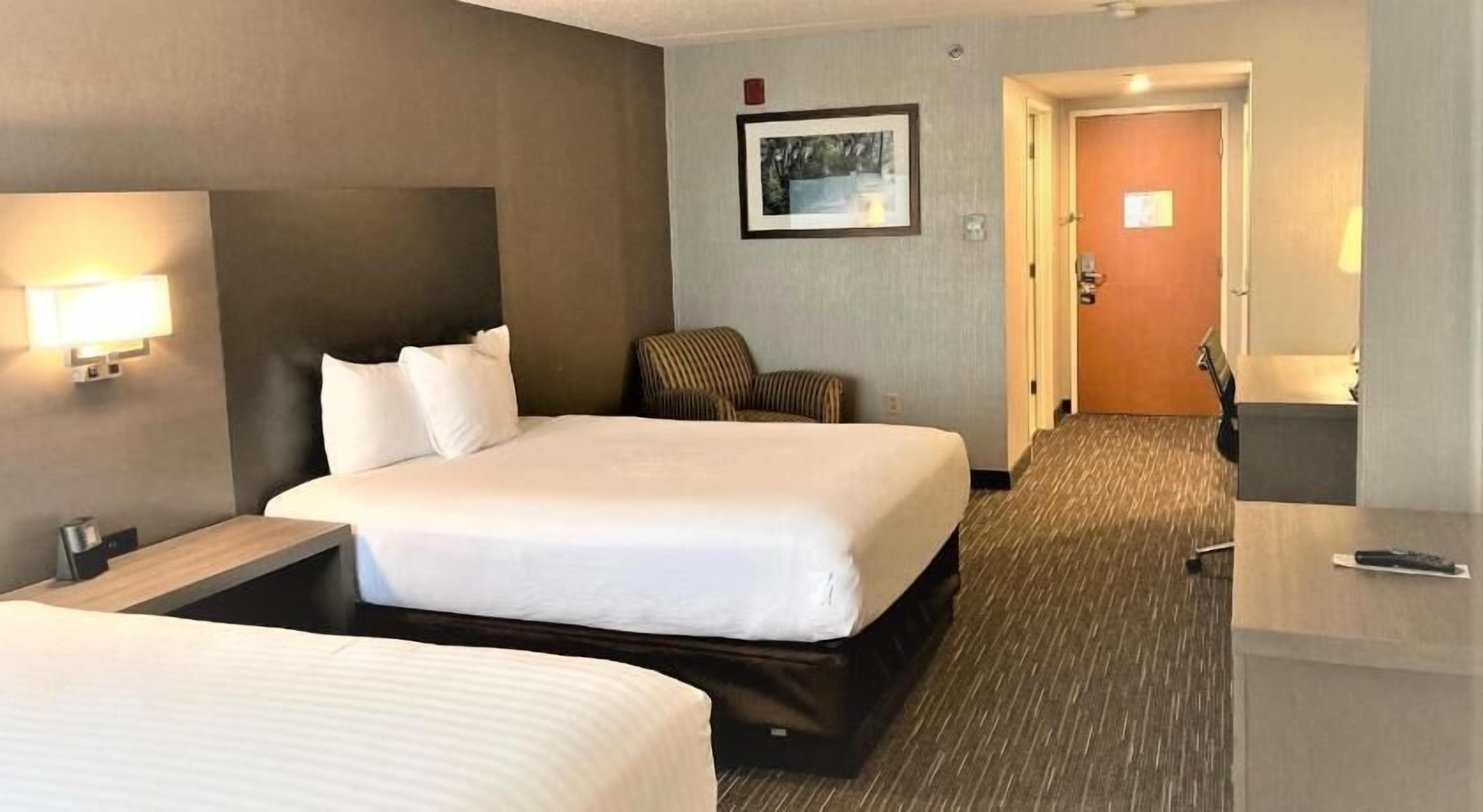In-room safe, desk, iron/ironing board, free WiFi