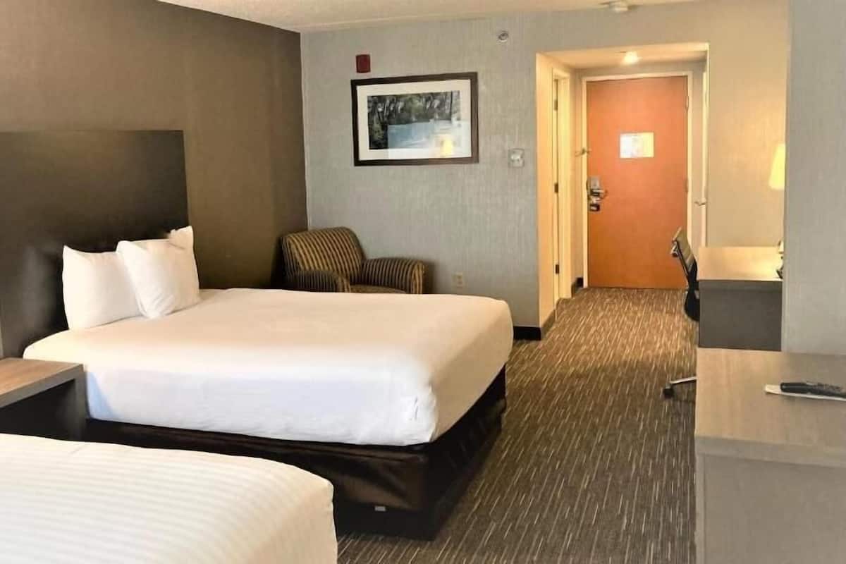 In-room safe, desk, iron/ironing board, free WiFi