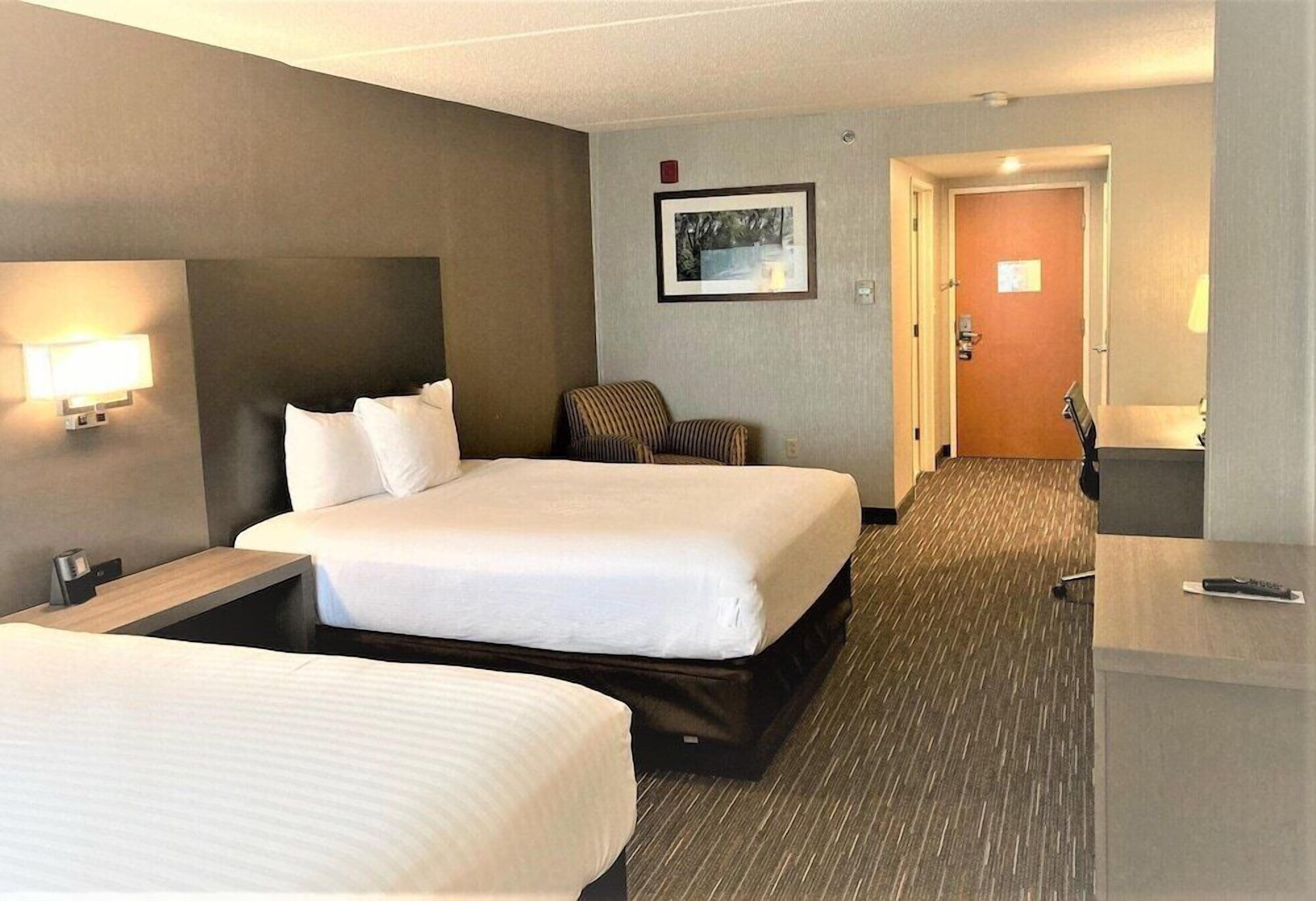 In-room safe, desk, iron/ironing board, free WiFi