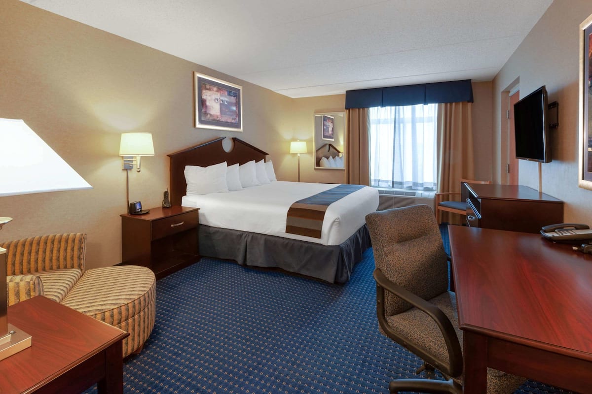 In-room safe, desk, iron/ironing board, free WiFi