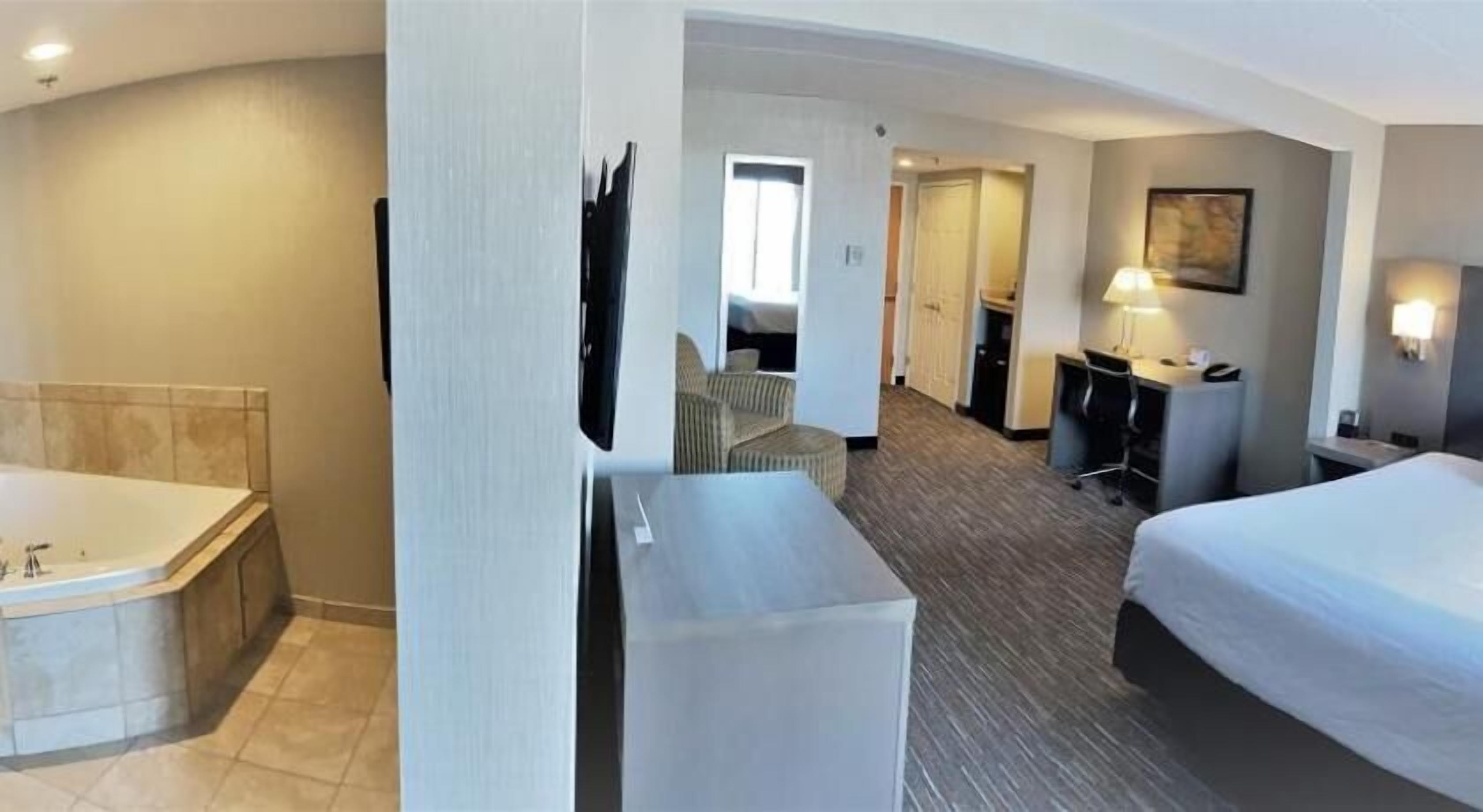 In-room safe, desk, iron/ironing board, free WiFi