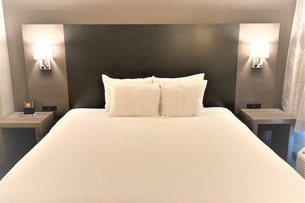 In-room safe, desk, iron/ironing board, WiFi