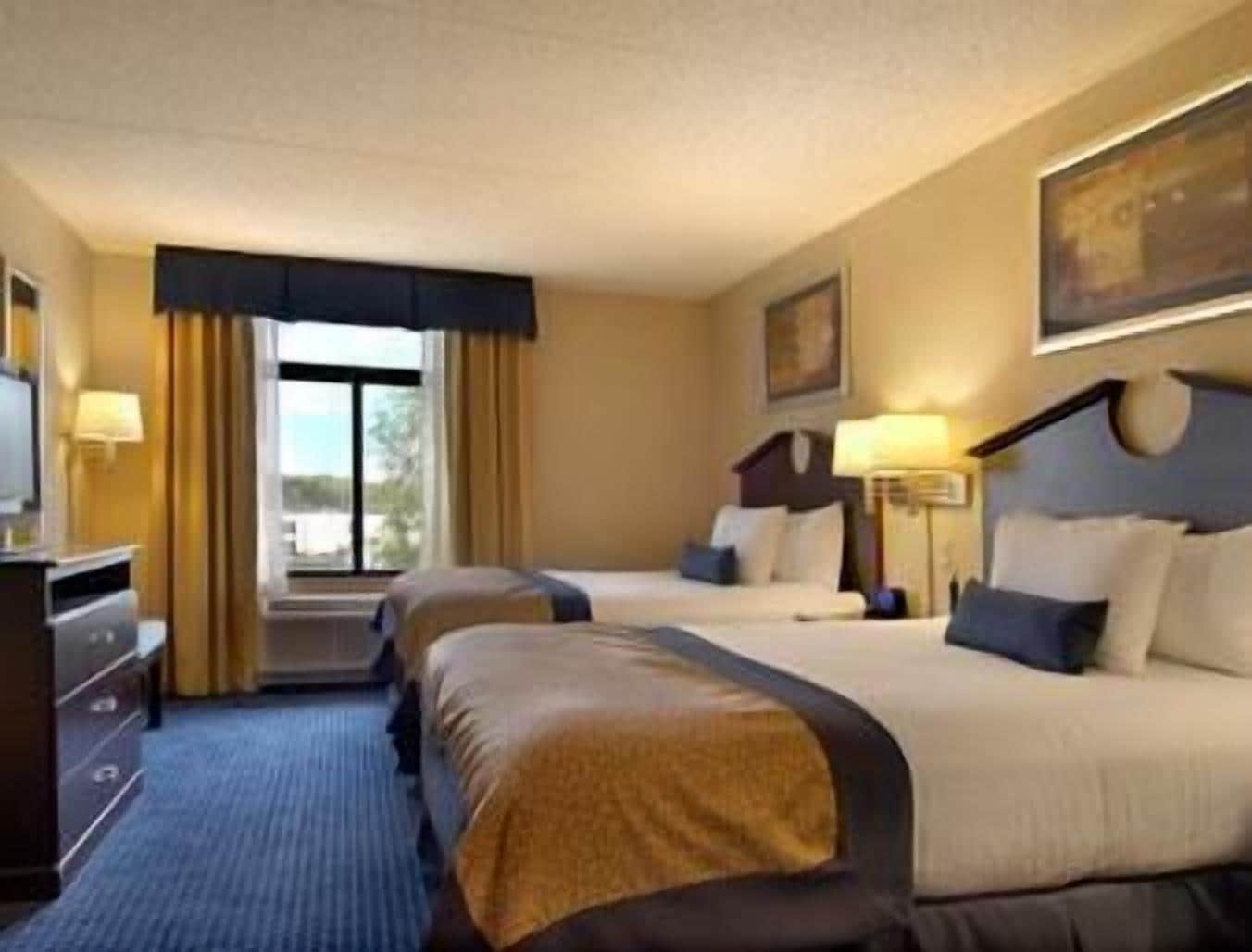 in-room safe, desk, iron/ironing board, free wifi