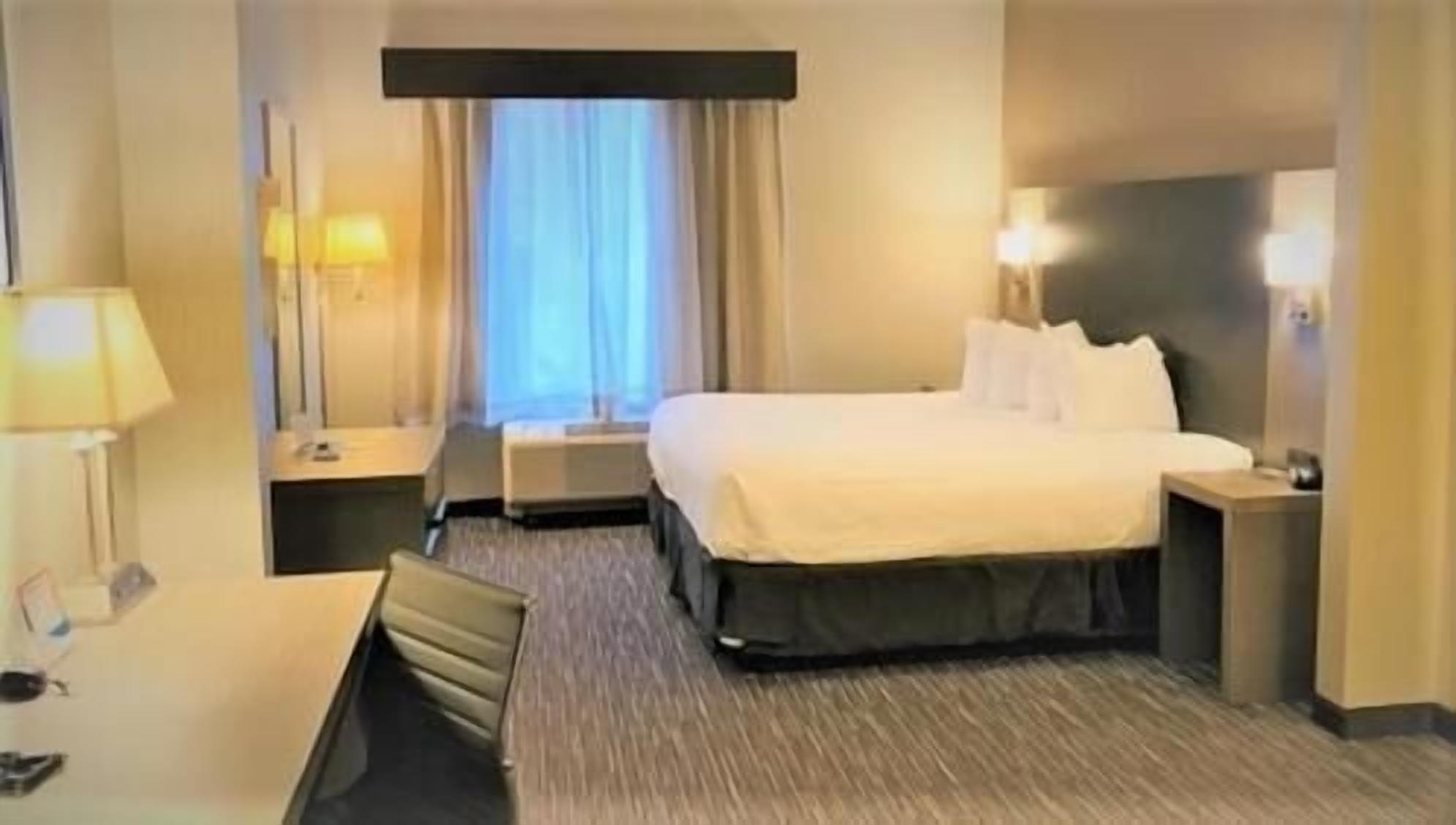 In-room safe, desk, iron/ironing board, free WiFi