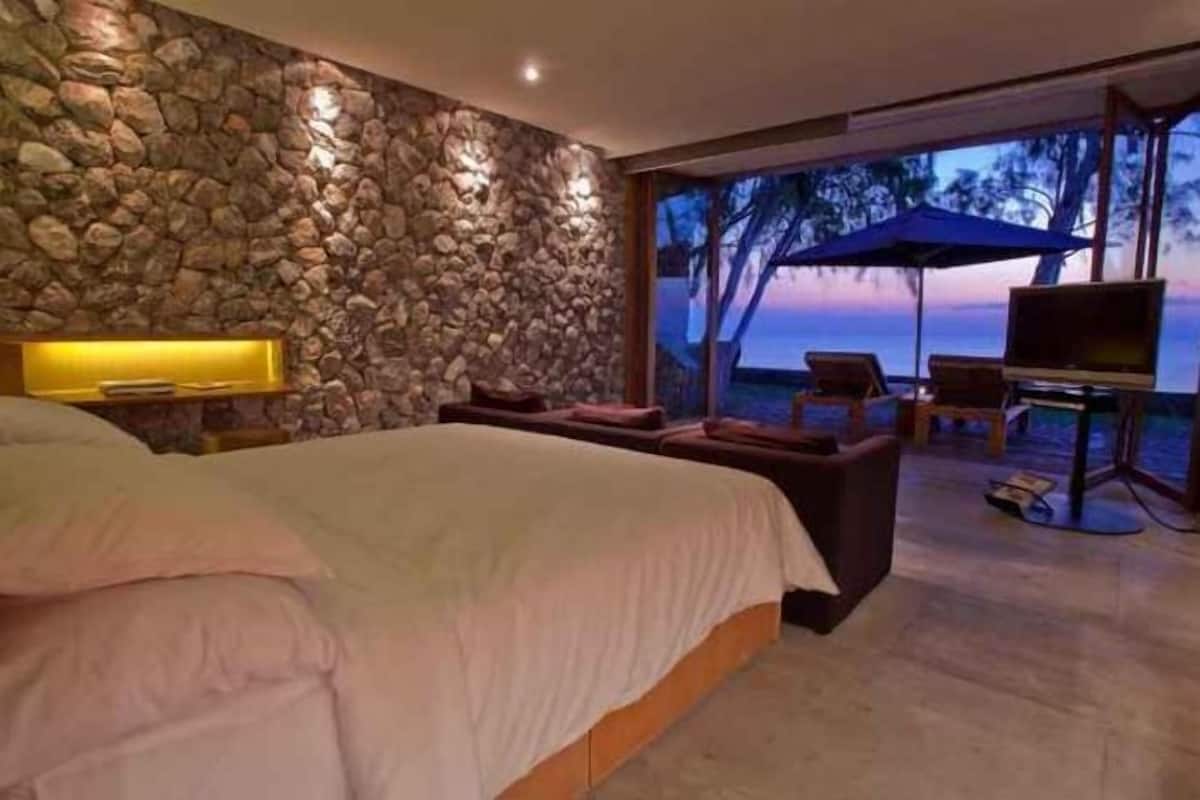 Minibar, in-room safe, blackout curtains, soundproofing