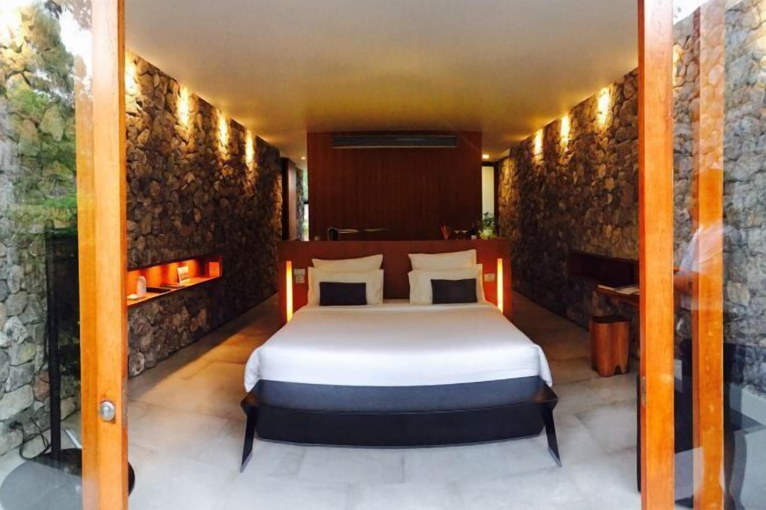 Minibar, in-room safe, blackout drapes, soundproofing