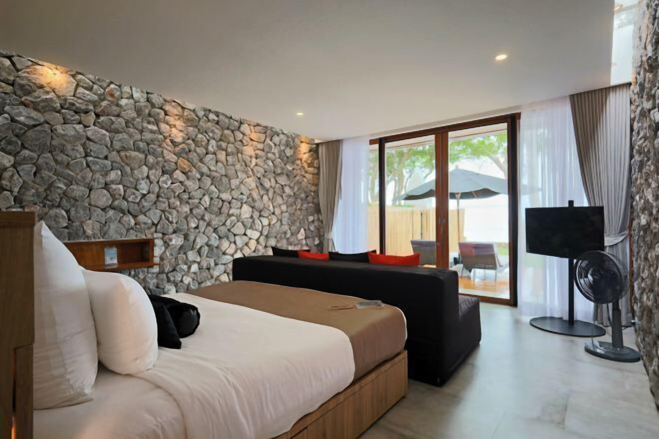Minibar, in-room safe, blackout drapes, soundproofing