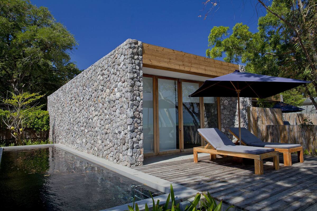 Deluxe Oceanfront Pool Villa | Balkon