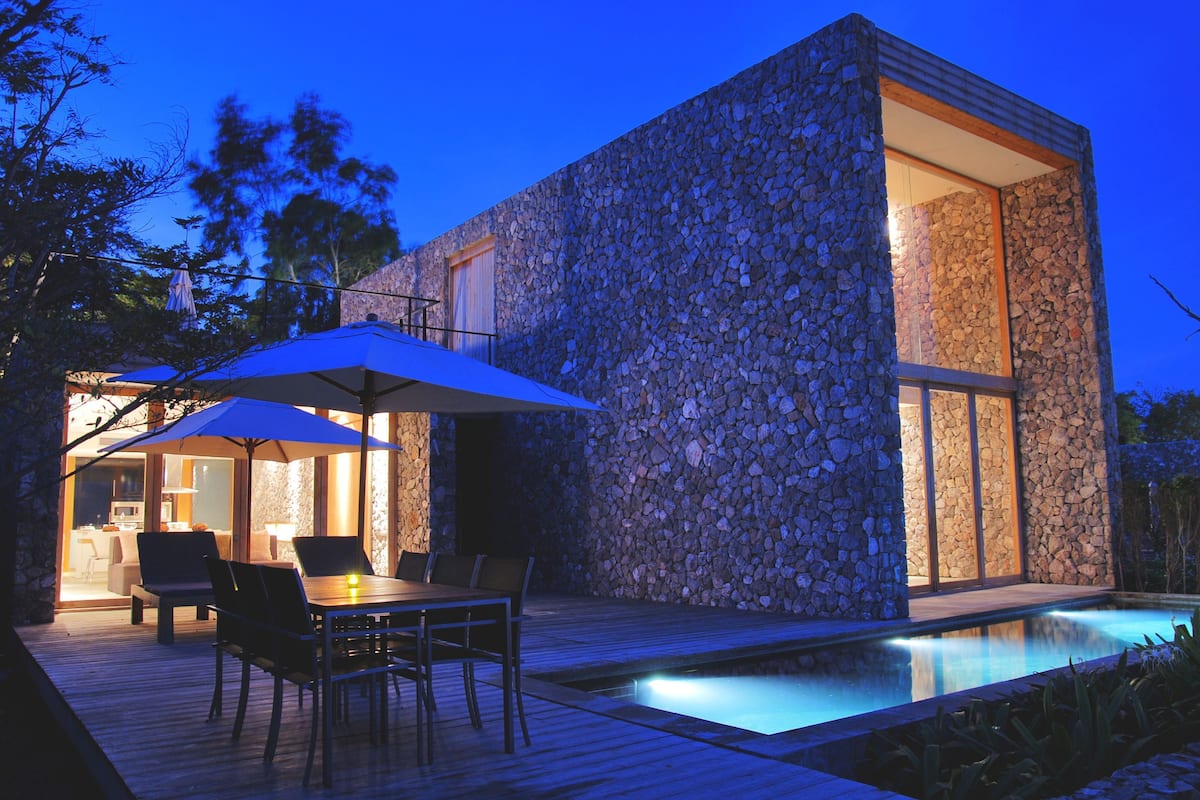 Royal Oceanfront Pool Villa | มินิบาร์, ตู้นิรภัยในห้องพัก, ผ้าม่านกันแสง, ห้องเก็บเสียง