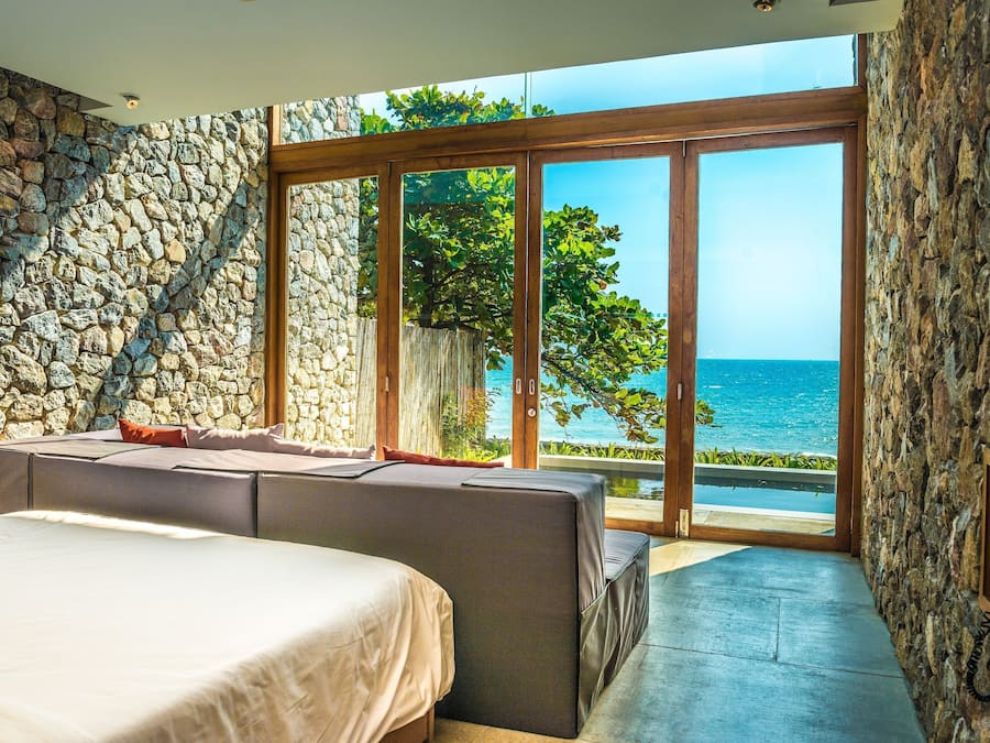 Royal Oceanfront Pool Villa | Minibar, in-room safe, blackout drapes, soundproofing